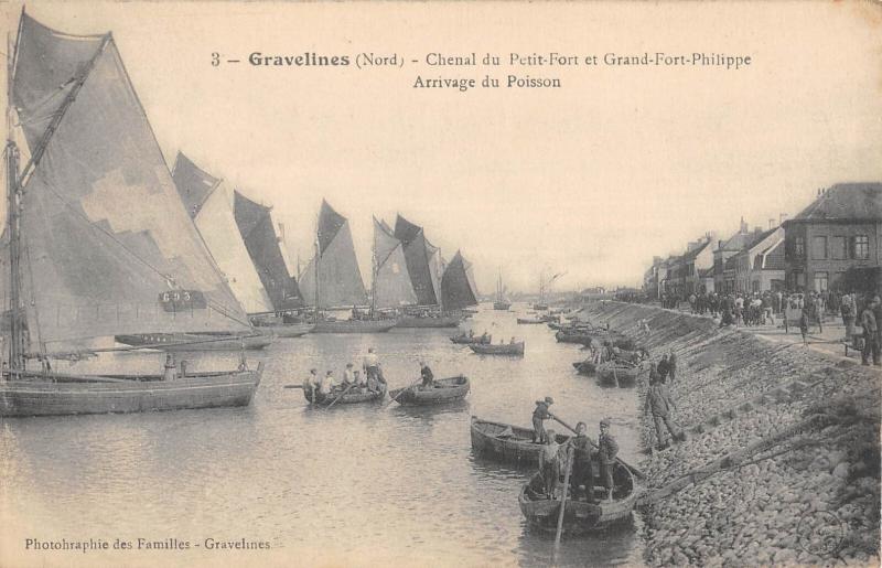 Carte postale ancienne Gravelines - Chenal Du Petit Fort Et Grand Fort Philippe - Arrivage Du Po à Gravelines
