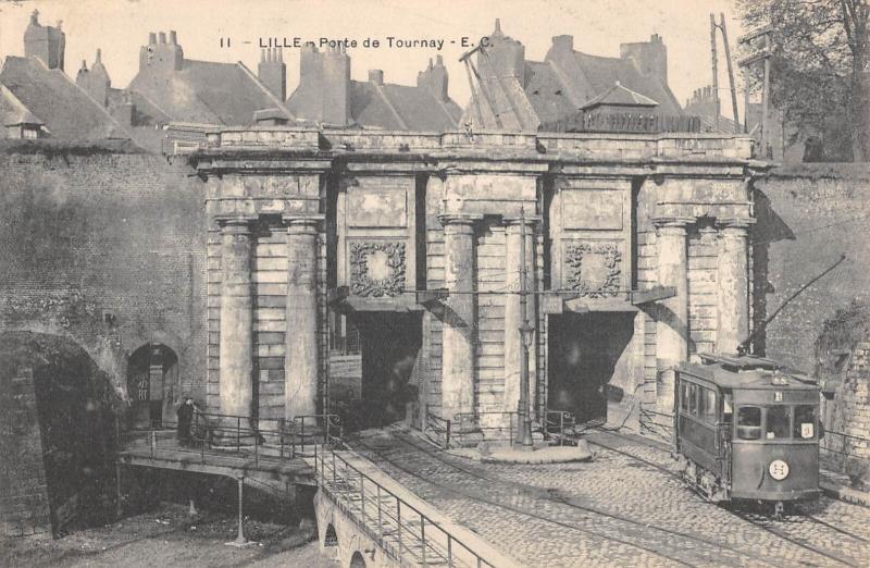 Carte postale ancienne Lille - Porte De Tournay - Tramway à Lille