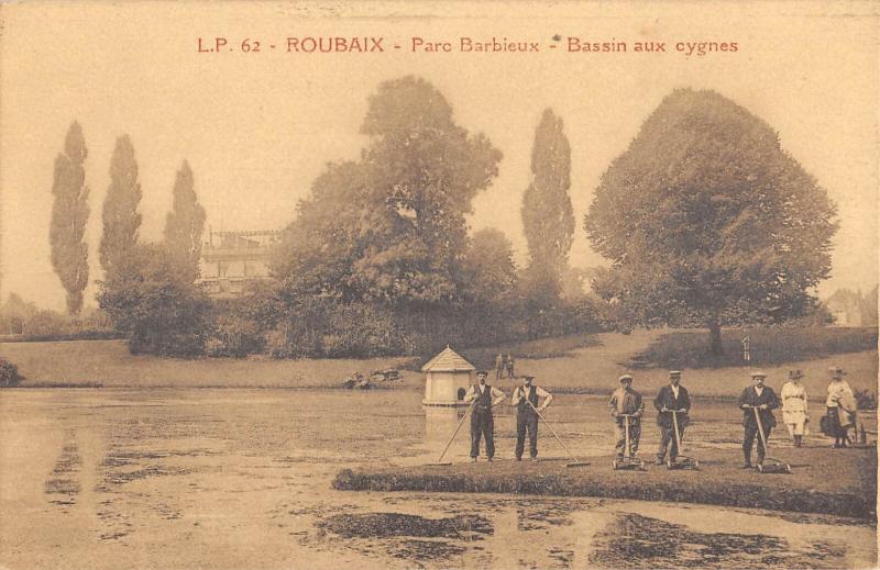 Carte postale ancienne Roubaix - Parc Barbieux - Bassin Aux Cygnes à Roubaix