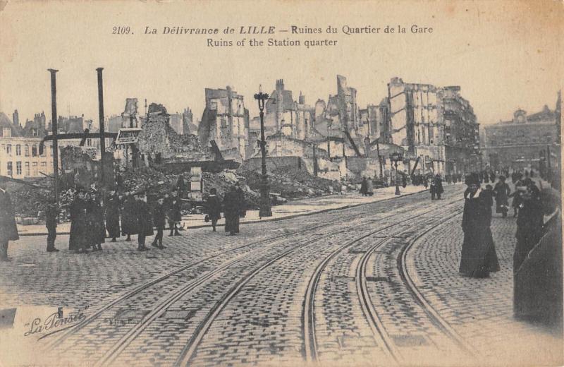 Carte postale ancienne La Delivrance De Lille - Ruines Du Quartier De La Gare à Lille