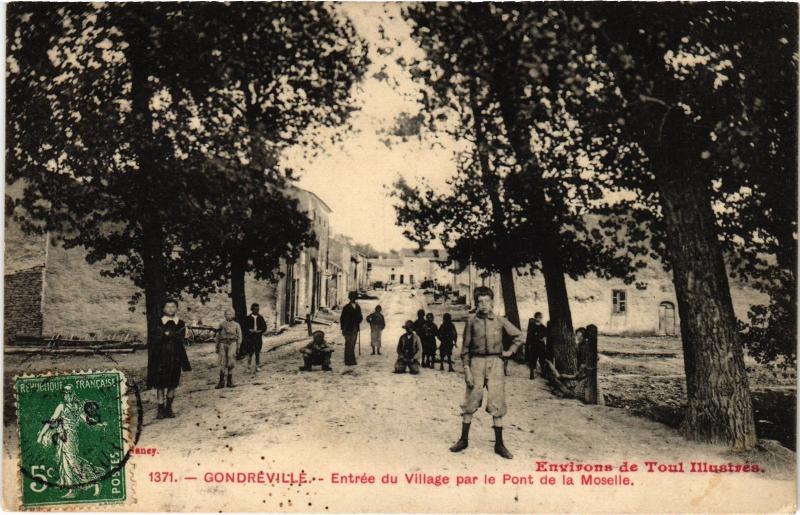 Carte postale ancienne Gondreville entree du village à Gondreville