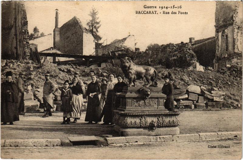 Carte postale ancienne Baccarat Rue des Ponts à Baccarat