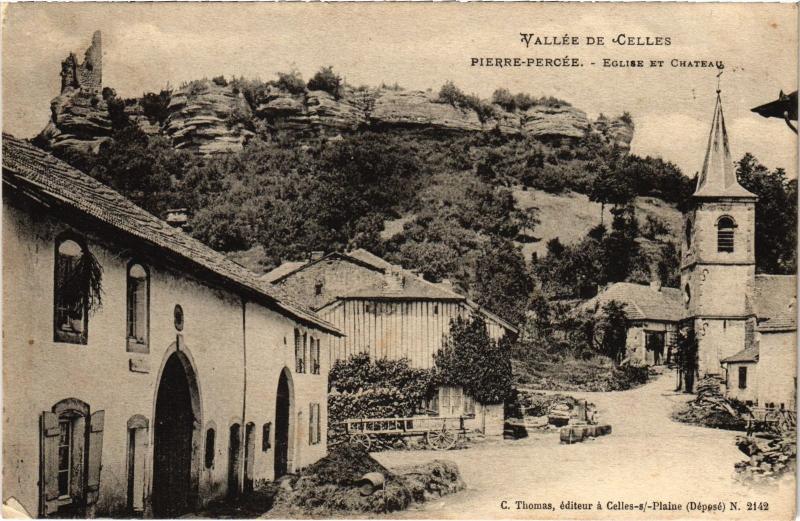 Carte postale ancienne Pierre Percee eglise et chateau
