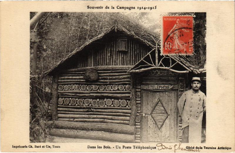 Carte postale ancienne Un poste Telephonique