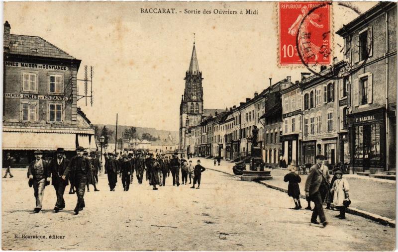 Carte postale ancienne Baccarat sortie des Ouvriers a Midi à Baccarat