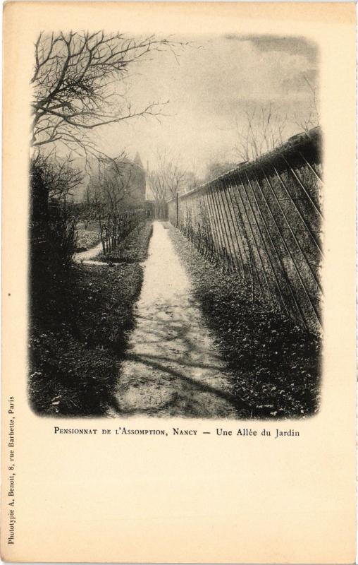 Carte postale ancienne Nancy une Allee du Jardin à Nancy