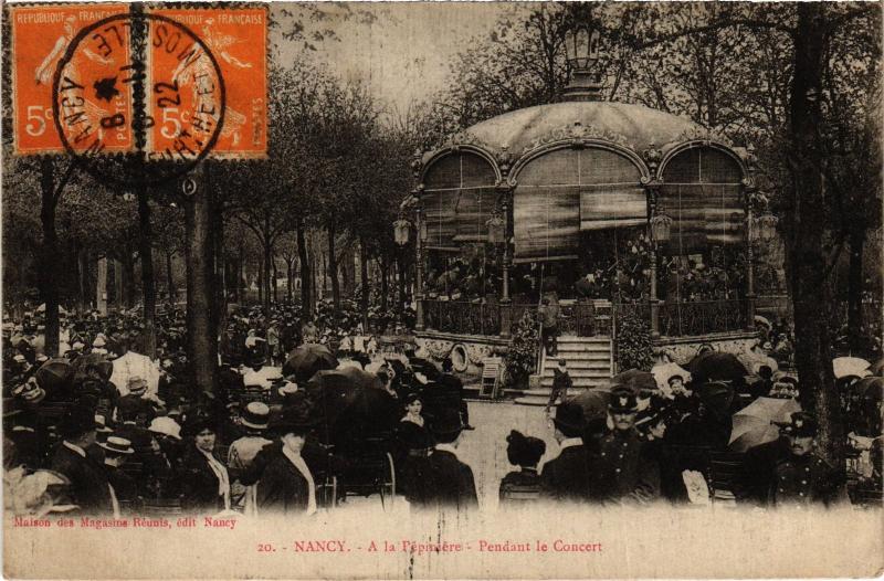 Carte postale ancienne Nancy la Pepiniere Pendant le Concert à Nancy