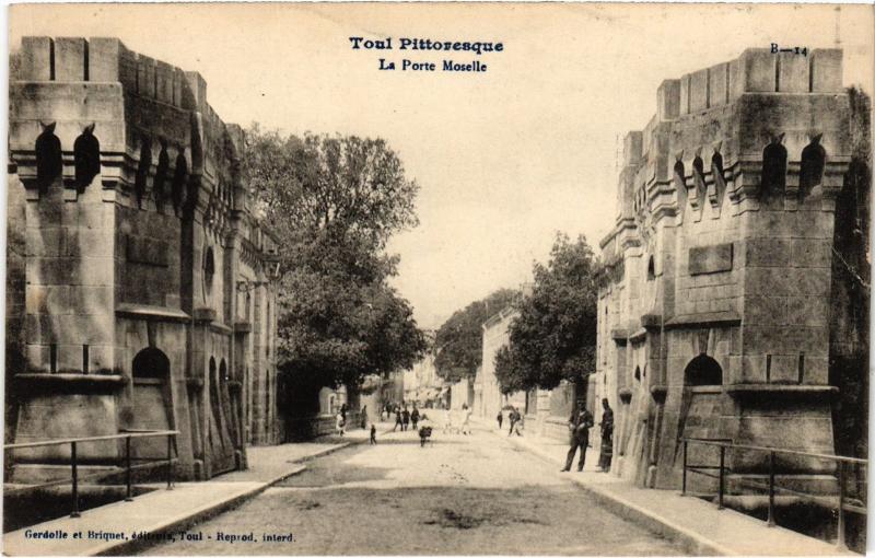 Carte postale ancienne Toul Porte Moselle