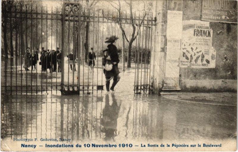 Carte postale ancienne Nancy Sortie de la Pepiniere à Nancy