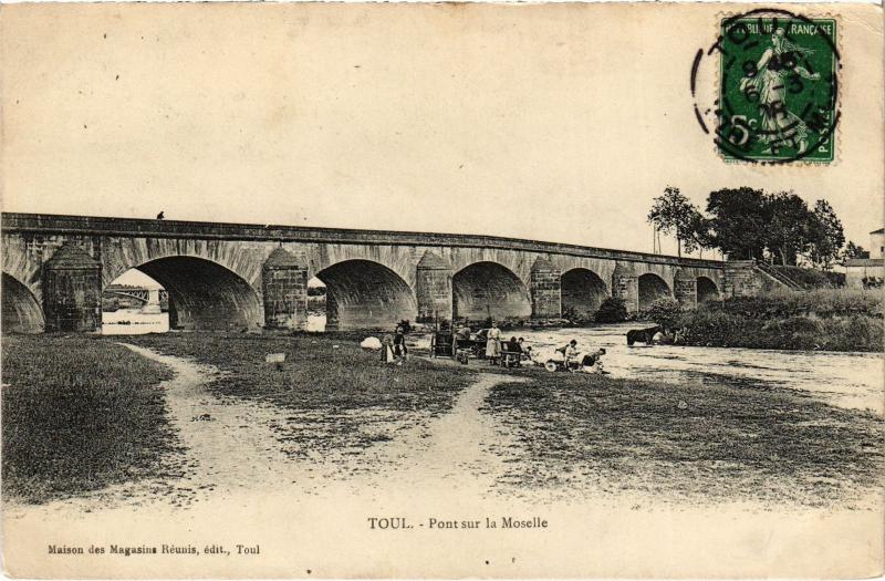 Carte postale ancienne Toul Pont sur la Moselle