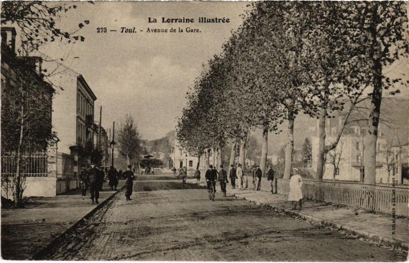 Carte postale ancienne Toul Avenue de la Gare
