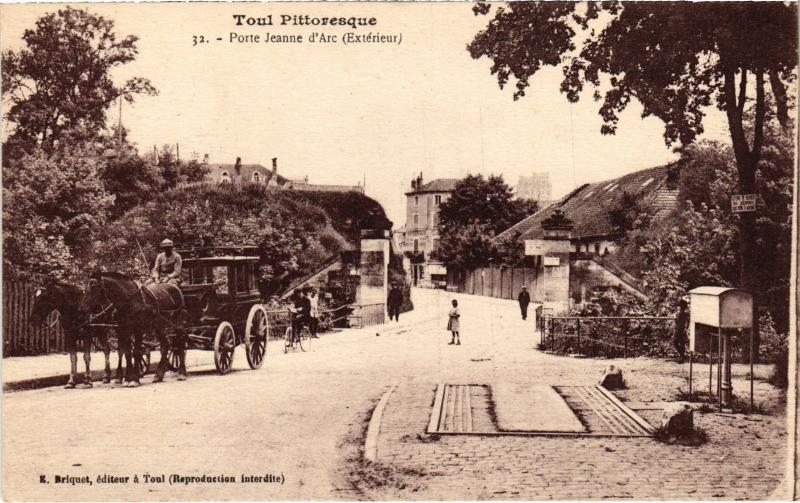 Carte postale ancienne Toul Porte Jeanne d'Arc