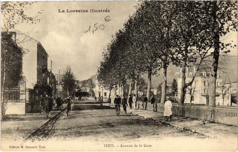 Carte postale ancienne Toul Avenue de la Gare