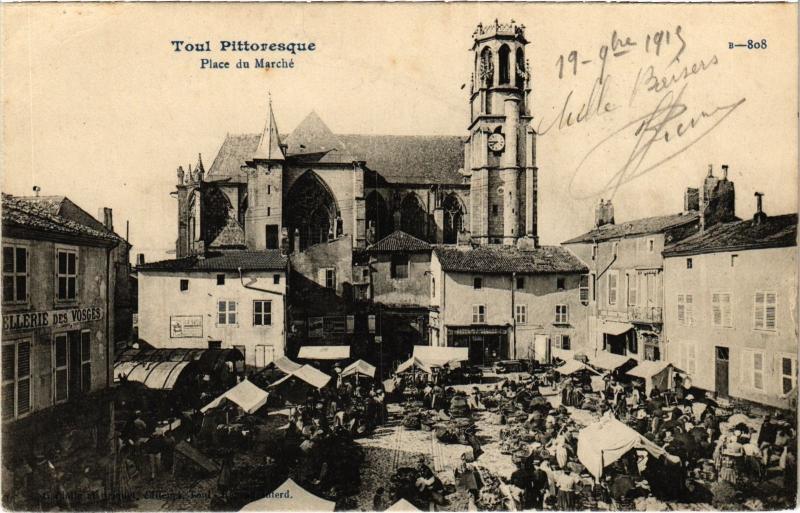 Carte postale ancienne Toul Place du Marche