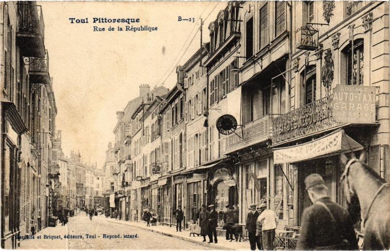 Carte postale ancienne Toul Rue de la Republique