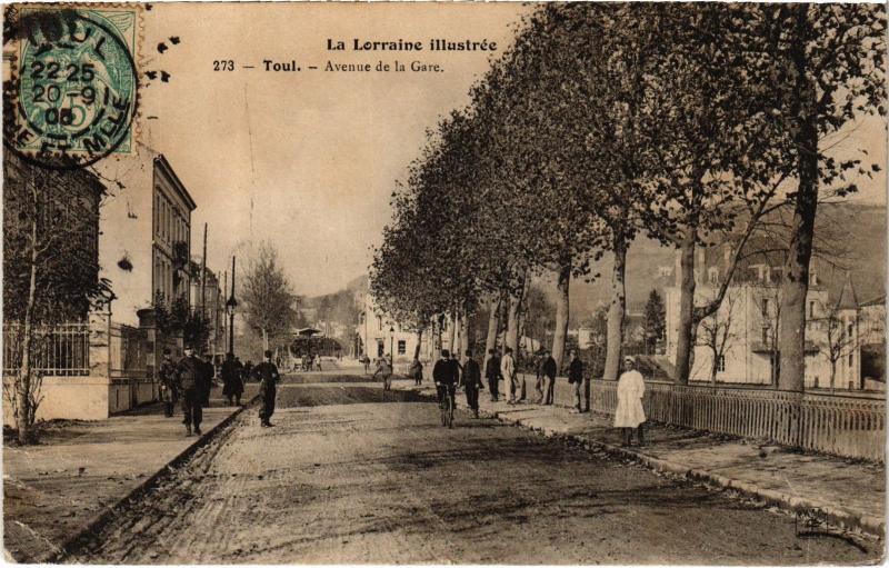 Carte postale ancienne Toul Avenue de la Gare