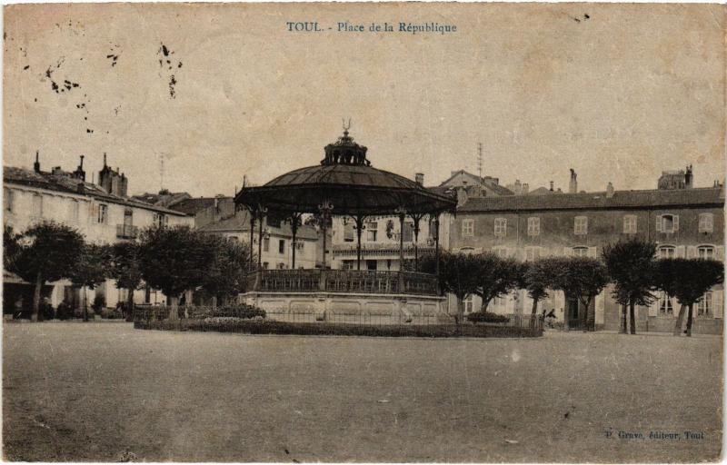 Carte postale ancienne Toul Place de la Republique