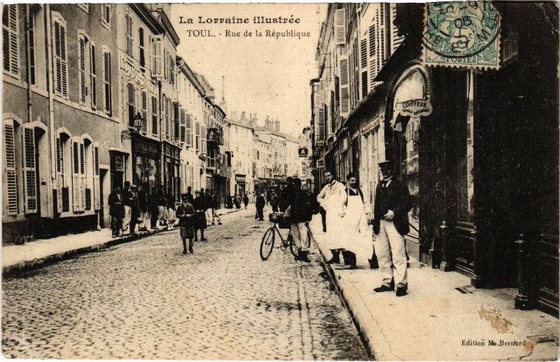Carte postale ancienne Toul Rue de la Republique