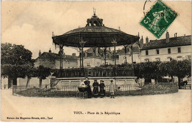Carte postale ancienne Toul Place de la Republique