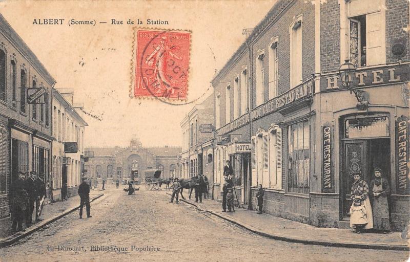 Carte postale ancienne Albert - Rue De La Station à Albert