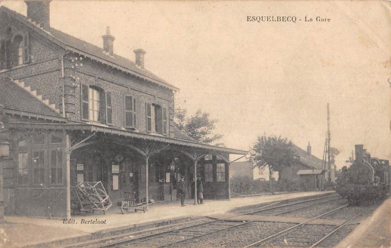Carte postale ancienne Esquelbecq - La Gare - Train à Esquelbecq