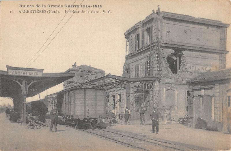 Carte postale ancienne Armentieres - Interieur De La Gare - Train à Armentières