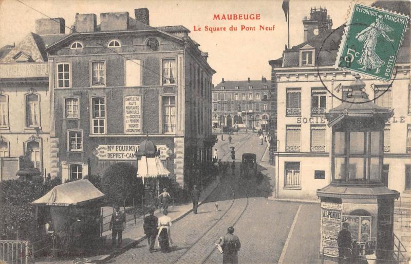 Carte postale ancienne Maubeuge - Le Square Du Pont Neuf à Maubeuge