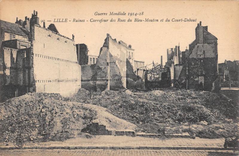 Carte postale ancienne Lille - Ruines - Carrefour Des Rues Du Bleu Mouton Et Du Court Debout à Lille