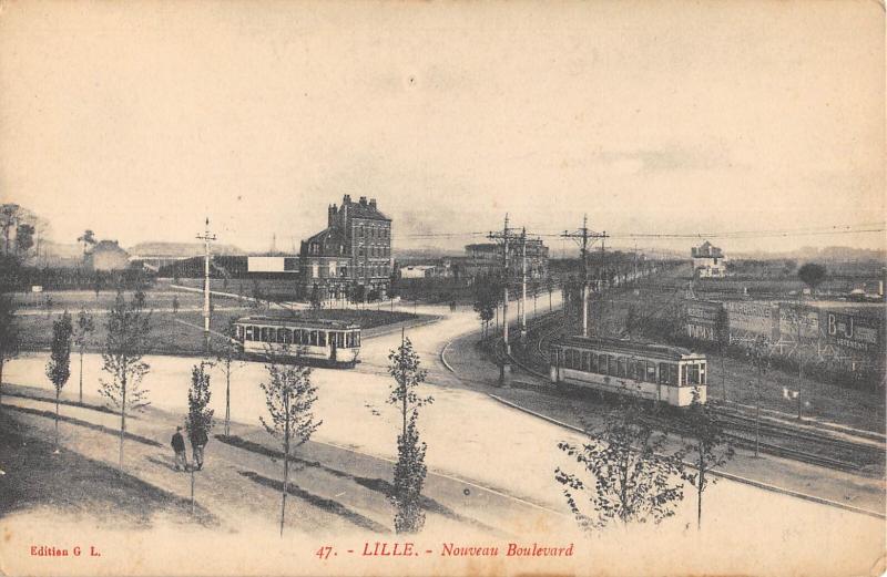 Carte postale ancienne Lille - Nouveau Boulevard - 2 Tramway à Lille