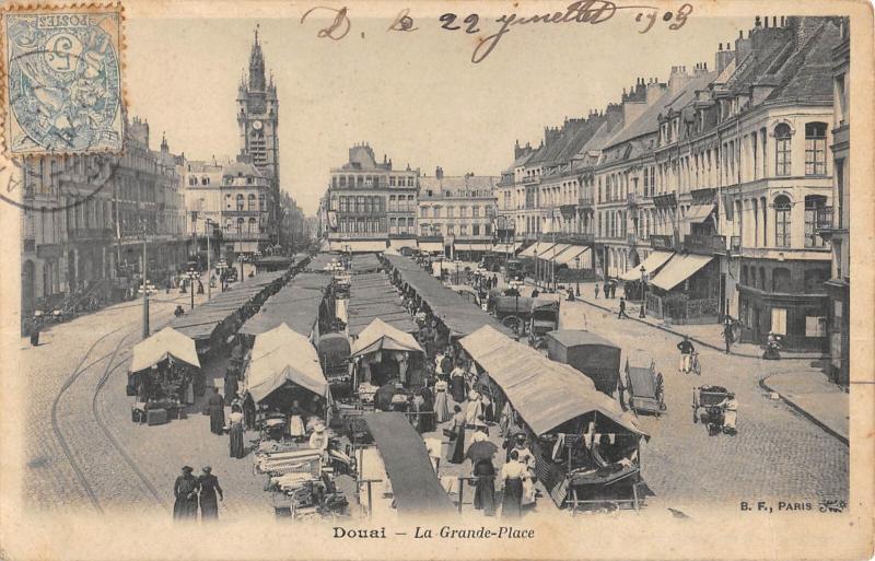 Carte postale ancienne Douai - La Grande Place à Douai