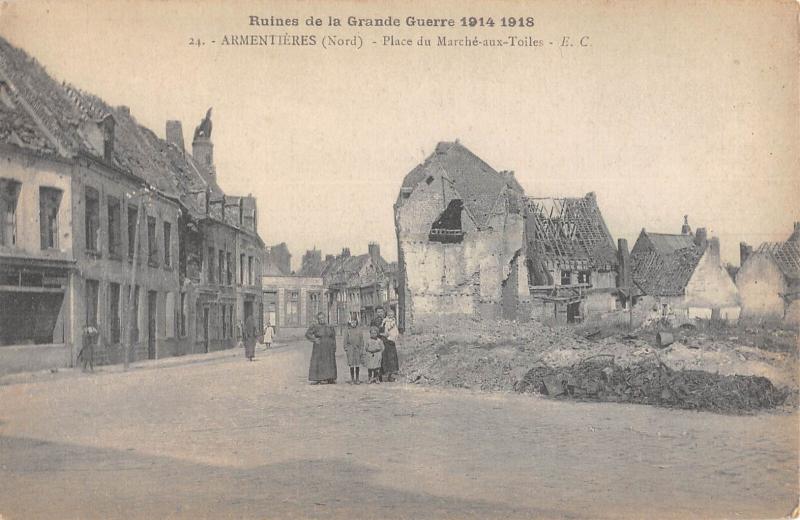 Carte postale ancienne Armentieres - Place Du Marche Aux Toiles - cliché rare à Armentières