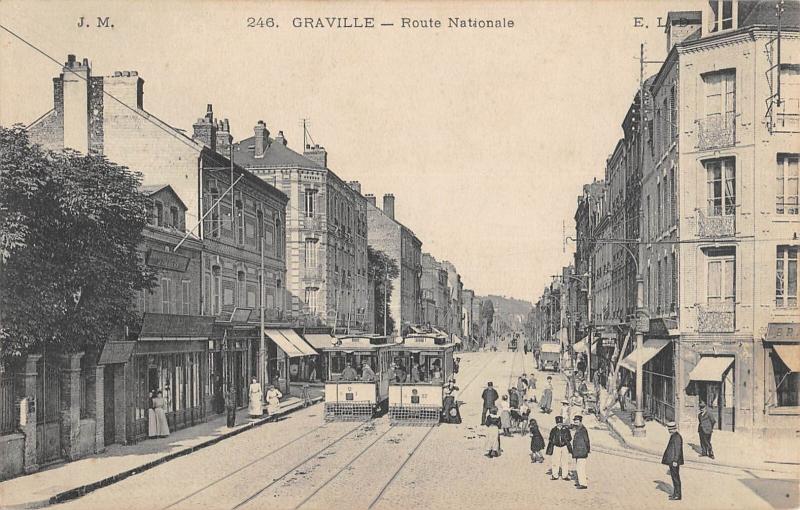 Carte postale ancienne Graville - Route Nationale - 2 Tramways