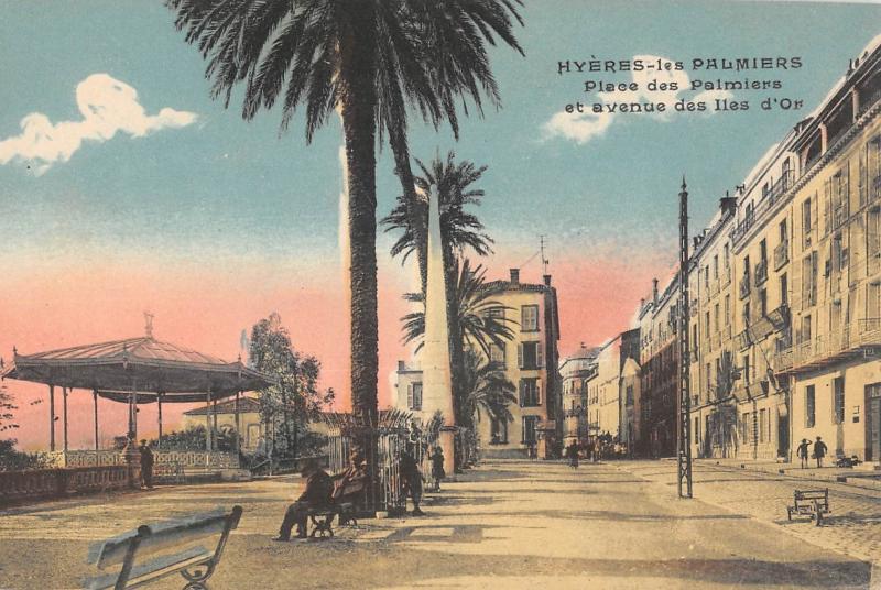 Carte postale ancienne Hyeres Les Palmiers - Place Des Palmiers Et Avenue Des Iles D'Or