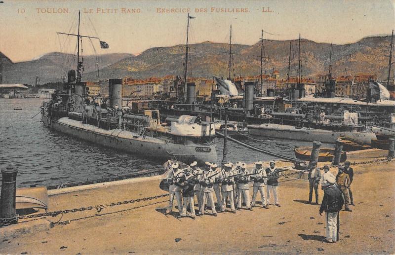 Carte postale ancienne Toulon - Le Petit Port - Exercice Des Fusiliers à Toulon