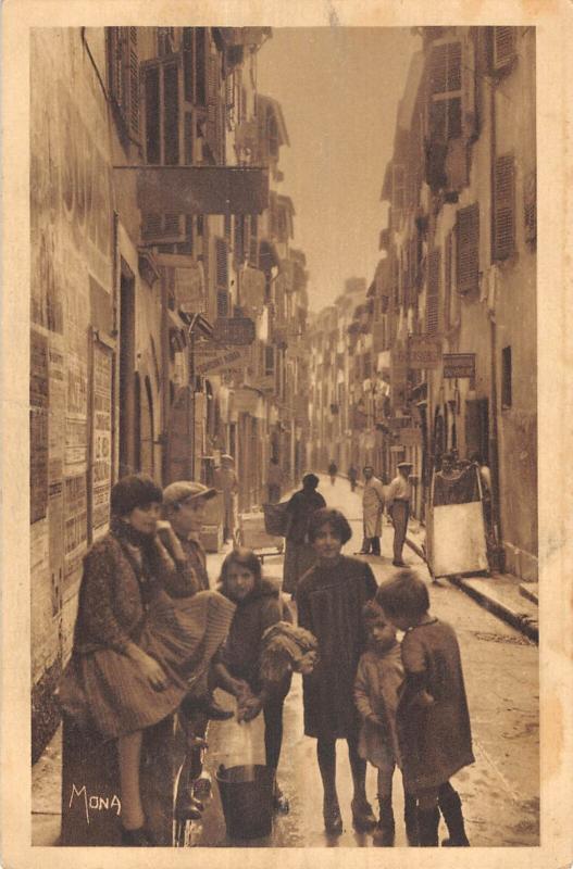 Carte postale ancienne Toulon - La Rue De L'Hopital à Toulon