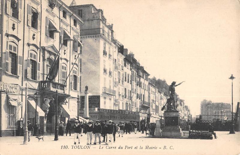 Carte postale ancienne Toulon - Le Carre Du Port Et La Mairie à Toulon