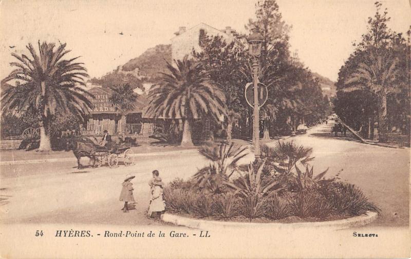 Carte postale ancienne Hyeres - Rond Point De La Gare à Hyères