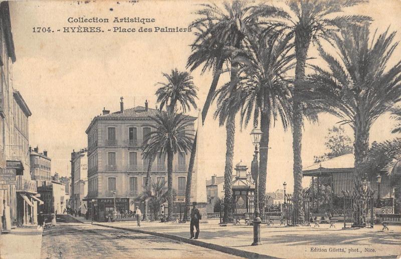 Carte postale ancienne Hyeres - Place Des Palmiers à Hyères