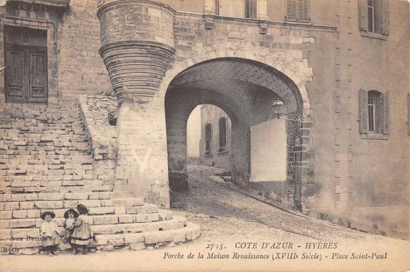 Carte postale ancienne Hyeres - Porche De La Maison Renaissance - Place Saint Paul à Hyères