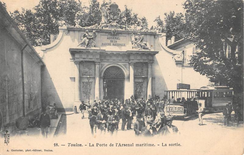 Carte postale ancienne Toulon - La Porte De L'Arsenal Maritime - La Sortie à Toulon