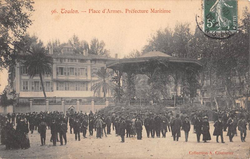 Carte postale ancienne Toulon - Place D'Armes - Prefecture Maritime à Toulon