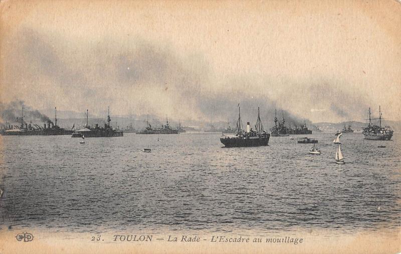 Carte postale ancienne Toulon - La Rade - L'Escadre Au Mouillage à Toulon