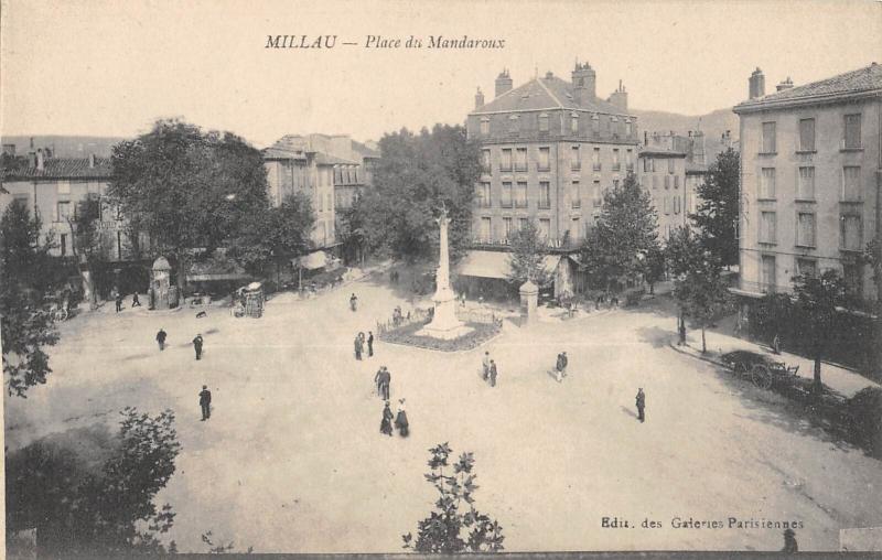 Carte postale ancienne Millau - Place Du Mandaroux à Millau