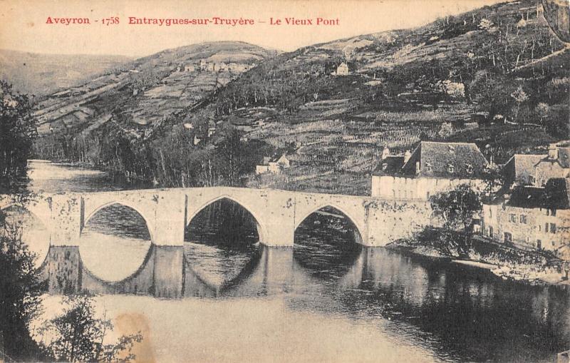 Carte postale ancienne Entraygues - Le Vieux Pont