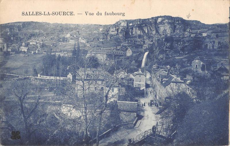 Carte postale ancienne Salles La Source - Vue Du Faubourg à Salles-la-Source