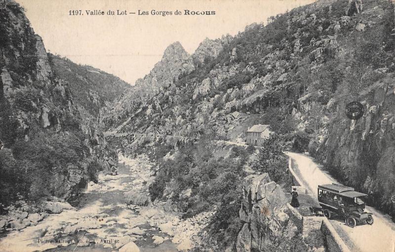 Carte postale ancienne Vallee Du Goult - Les Gorges De Rocous - Autobus