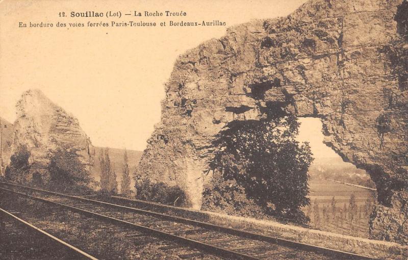 Carte postale ancienne Souillac - La Roche Trouee à Souillac