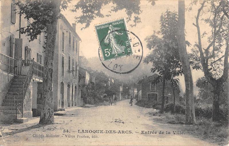 Carte postale ancienne Laroque Des Arcs - Entree De La Ville