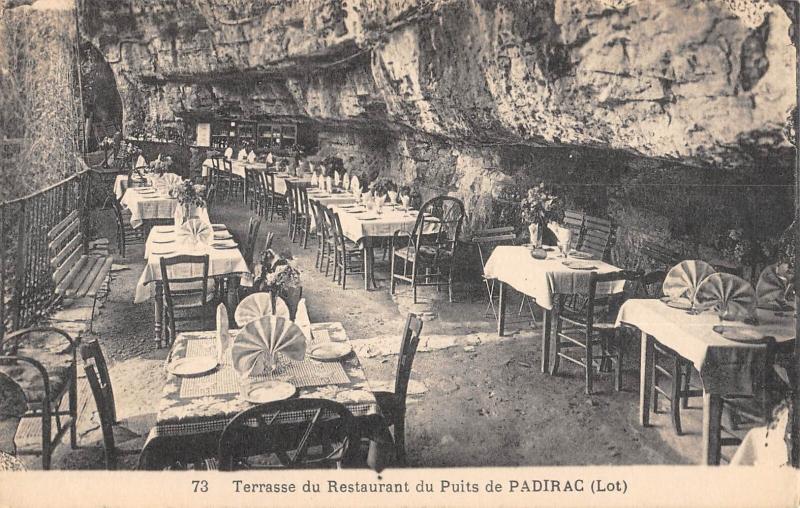 Carte postale ancienne Terrasse Du Restaurant Du Puits De Padirac à Padirac
