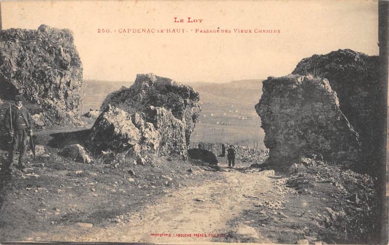 Carte postale ancienne Capdenac Le Haut - Passage Des Vieux Chemins à Capdenac